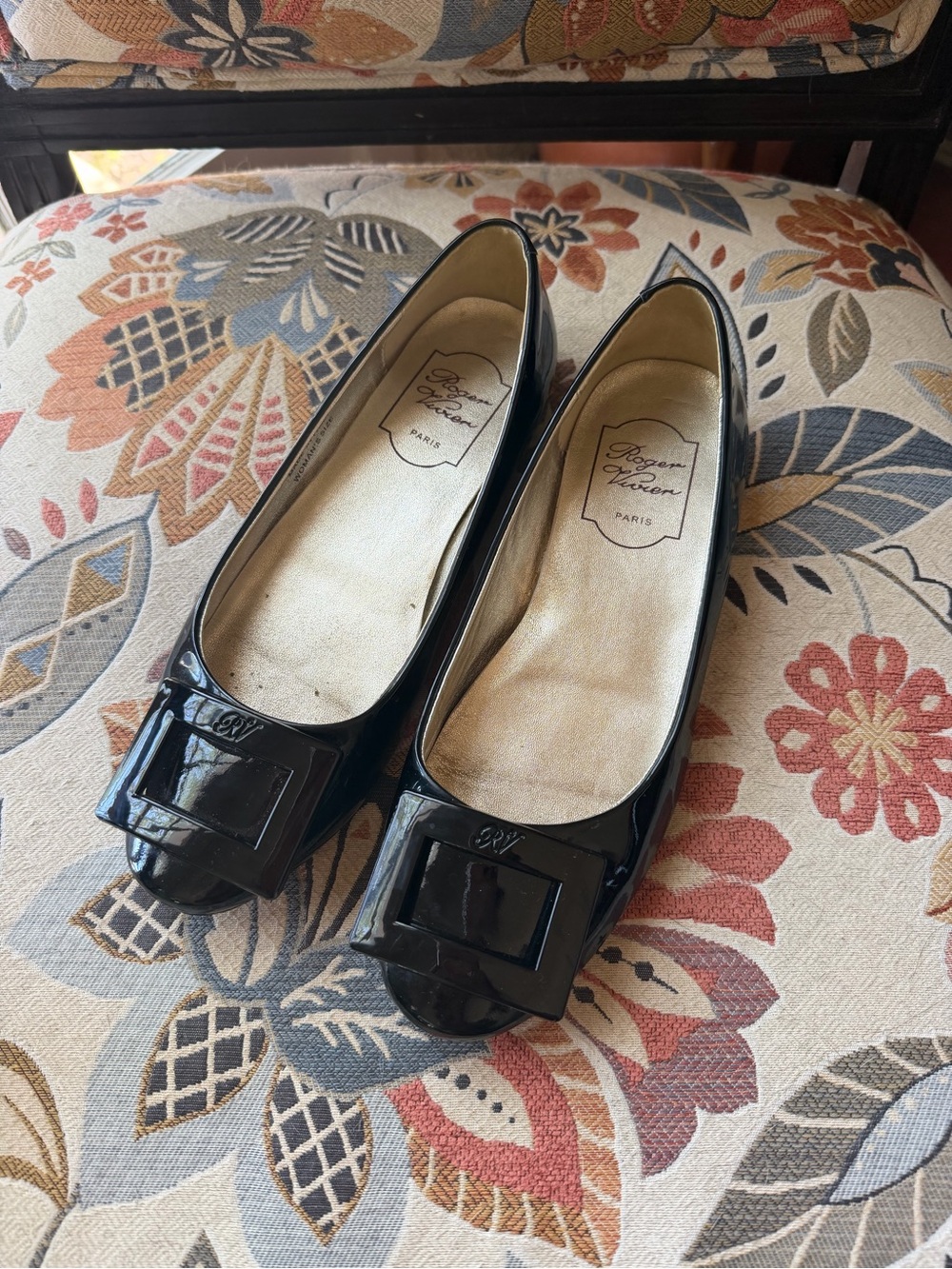 Roger Vivier Black Patent Leather Buckle Ballet Flats, size 38, fits like 7.5